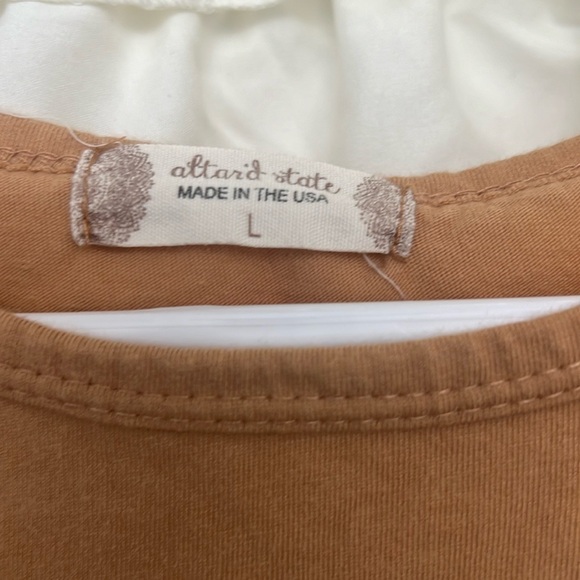 Altar’d State distressed cropped lion tee - Picture 3 of 5